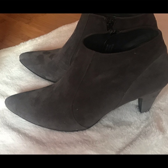 Those are authentic pair of Paul green Grey suede - Picture 4 of 6